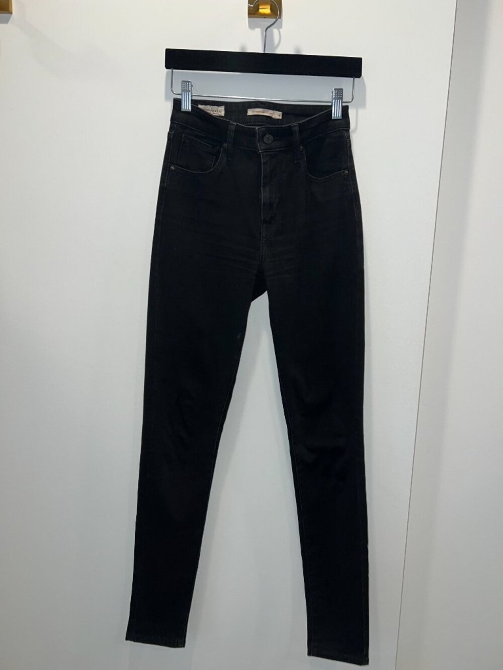 LEVI'S 721 High-Rise Skinny Women's Jeans in Black - Size 26 / Length 32